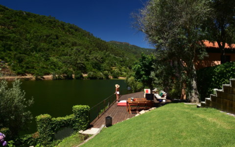 photojournalism-hotel-outdoors